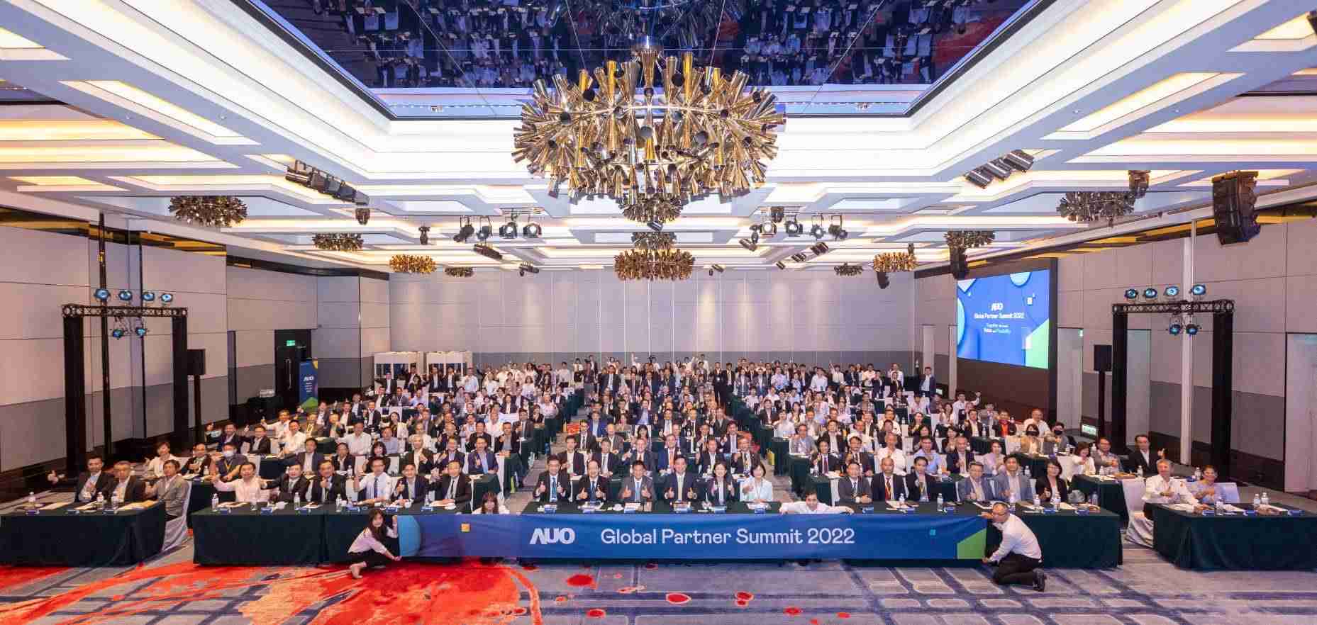 友達推動「安心、、創新、、、、用心、、、、同心、、、、盡心」五星職旅，，，為菲籍員工打造全方位照護，，，，首度贏得「人權實踐與發展領袖獎」殊榮