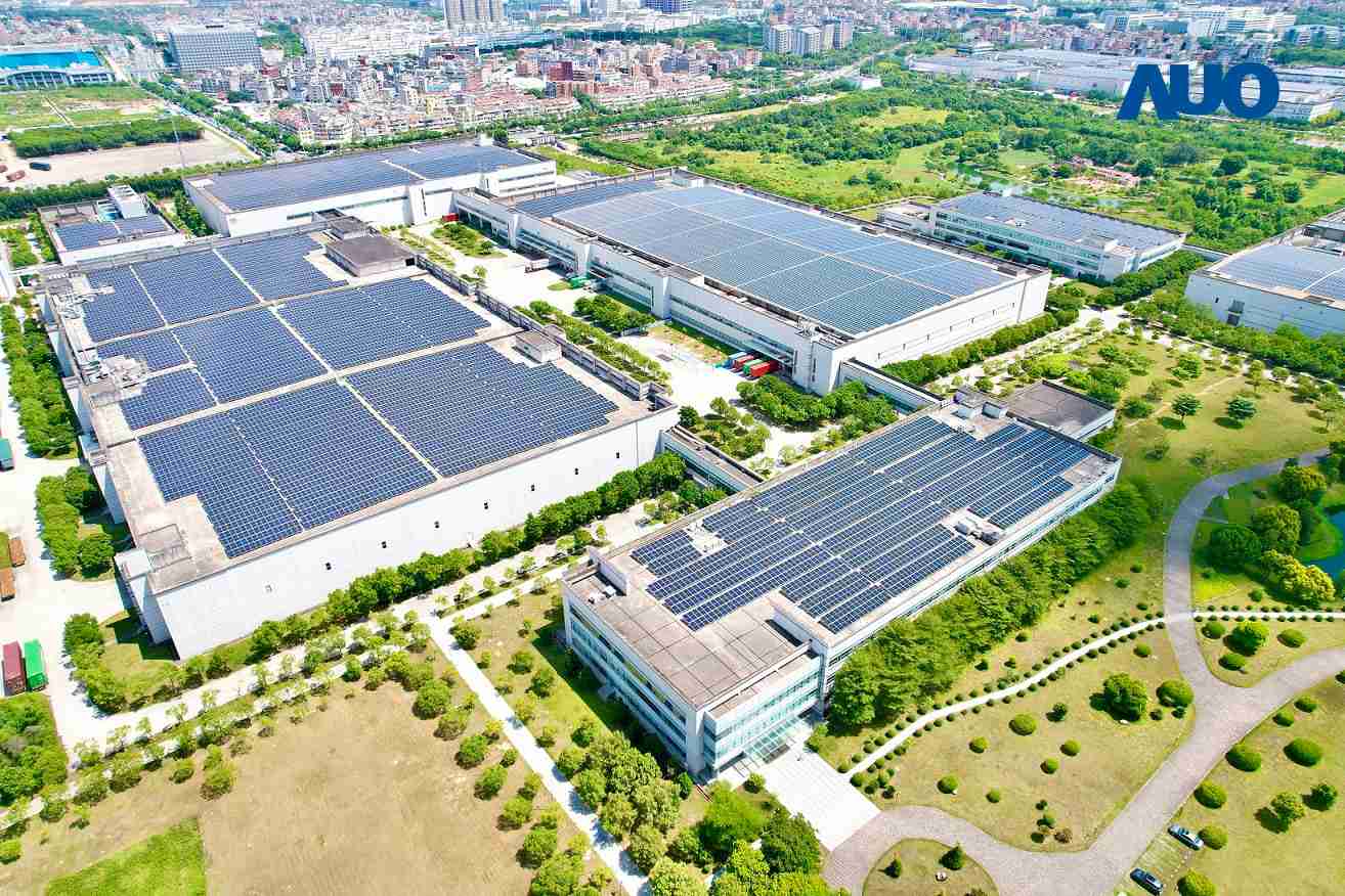 牛牛游戏厦门推动智能制造同时，，，，透过绿电创能纵深推进绿色转型，，，厂区全屋顶铺设太阳能光伏板，，，每年太阳能发电 2,600多万度